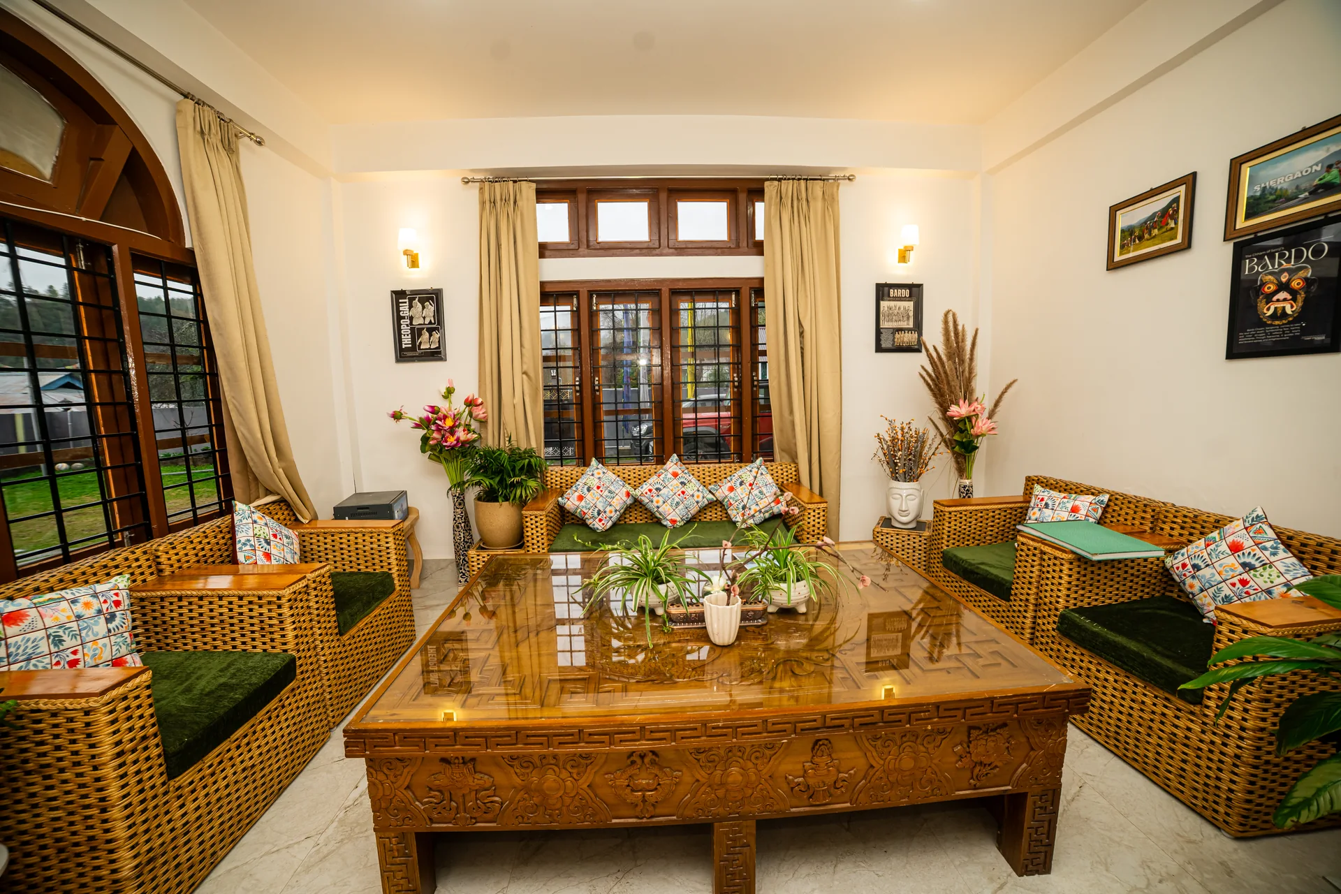 Common lounge sitting area at Acorn Homestay Shergaon